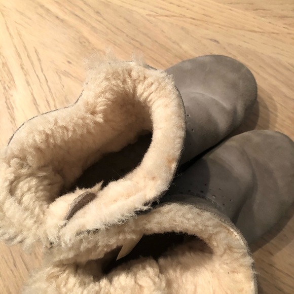 Women’s Ugg’s size 7 - Picture 4 of 4